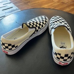 Vans men’s 7.5 women’s six 9